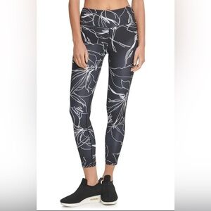 DKNY Sport Size Small Leggings